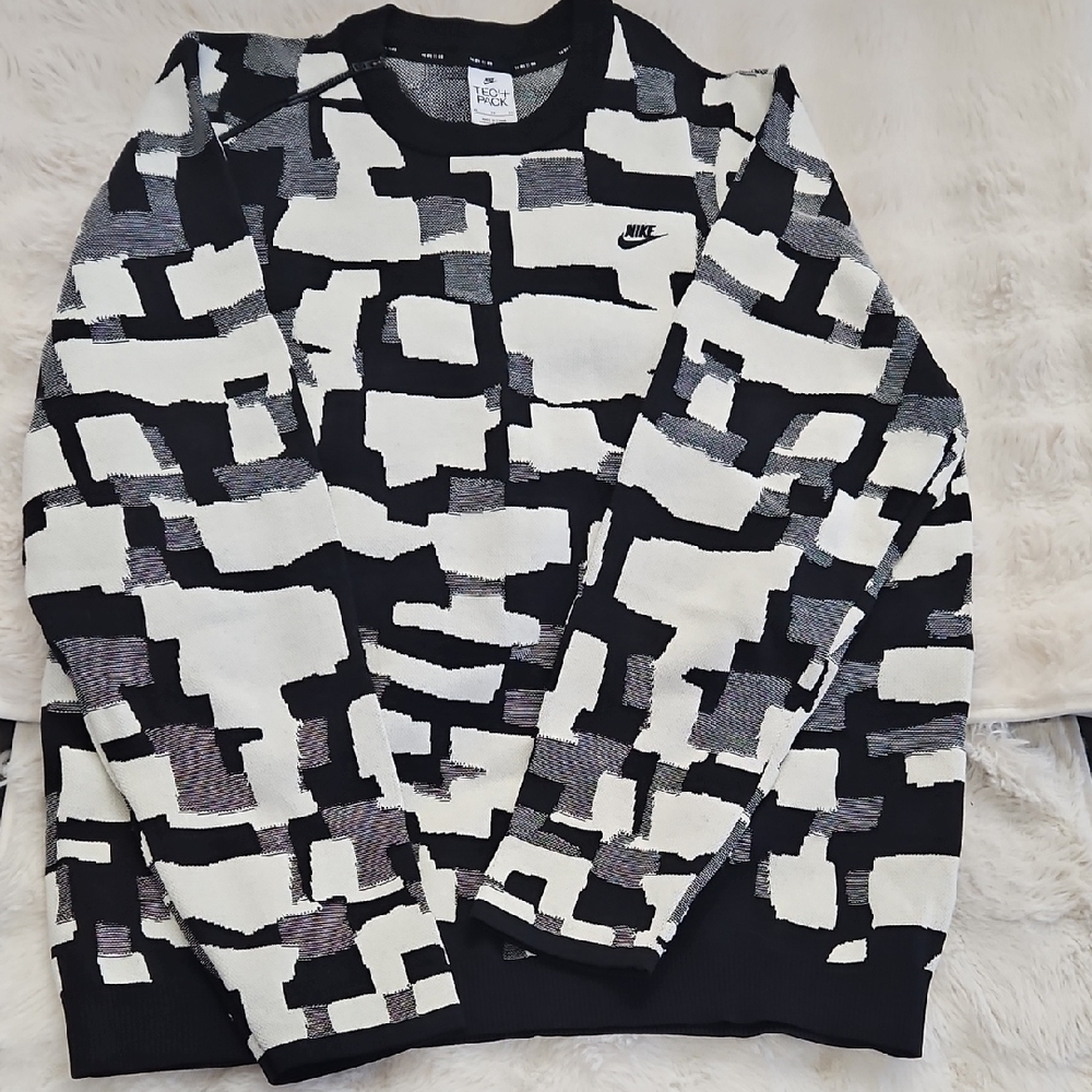 Nike Men's Monochrome Patterned Crewneck Sweater